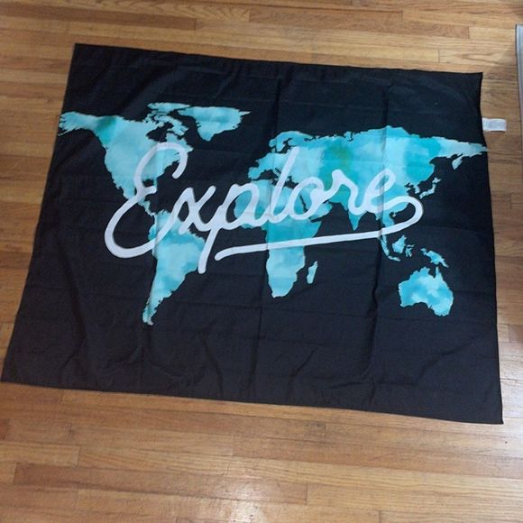 NWB “EXPLORE THE WORLD” TAPESTRY 50”x60” - Picture 5 of 5